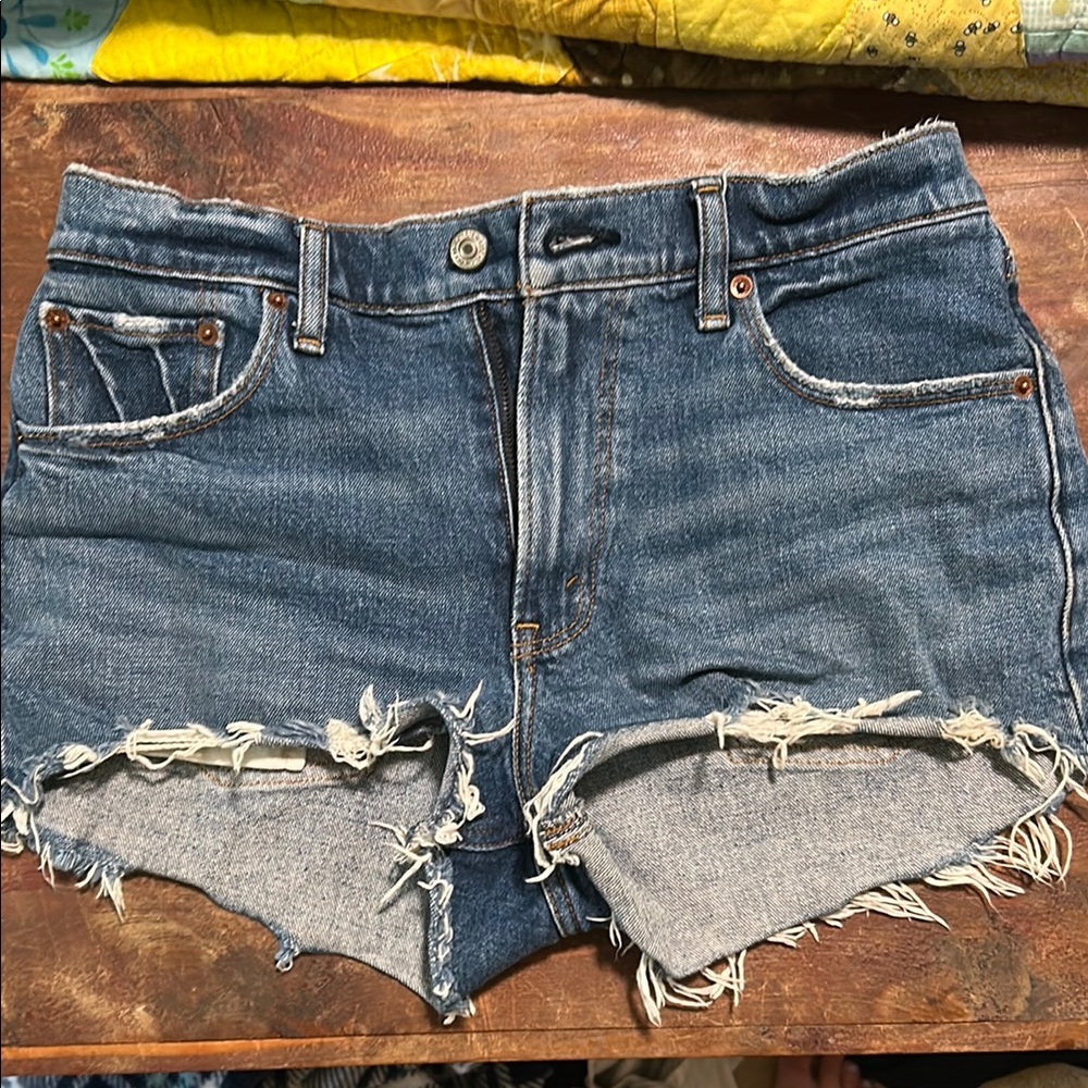 Abercrombie & Fitch Mom Short Mid Rise Blue Jean Shorts Distressed Frayed Hem